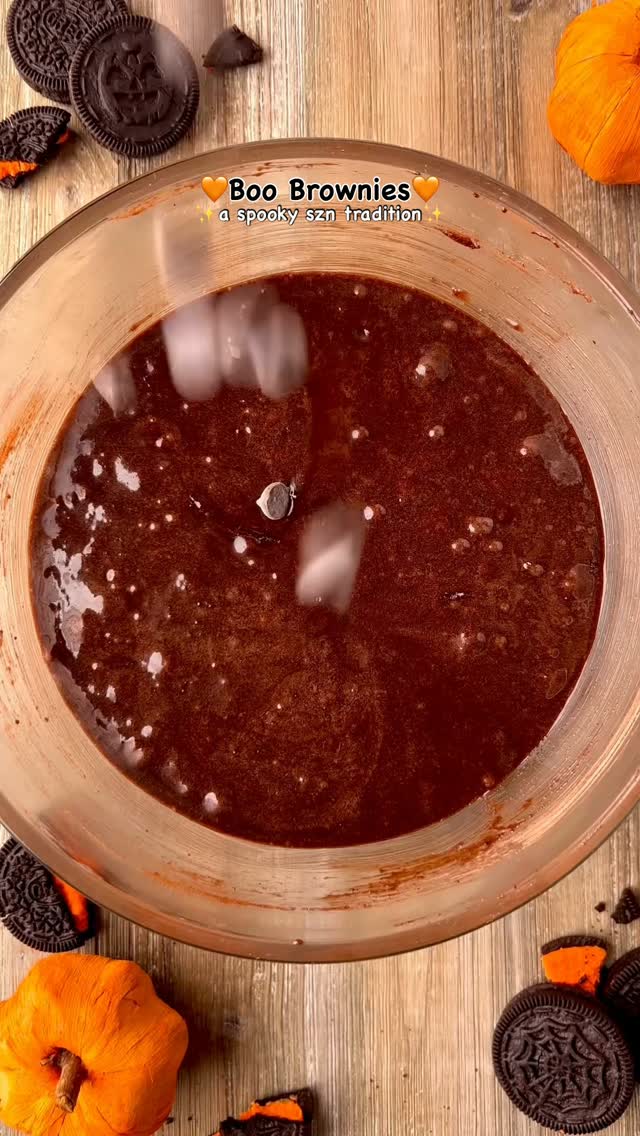 🦇🧡🦇If a batch of Boo brownies isn’t made, was it actually spooky season? 

The easiest festive Halloween treat to make! Take your favorite brownie recipe and add Boo Oreos to the top and sprinkle some crushed ones into the batter. I used my favorite Oreo brownie recipe by @bakerbynature for these🧡