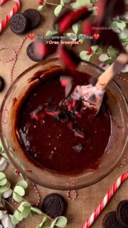 ❤️✨🎅🏻Oreo brownies but made festive for Christmas parties and cookie boxes!

To make these, I used my holy grail Oreo brownie recipe by @bakerbynature and made a few tweaks to turn them into a peppermint version:

✨Substitute 1/2 tsp peppermint extract for vanilla extract and use only 1 1/2 tsp vanilla.
✨Use green mint baking chips (I used Guittard) along with semi-sweet chips. I used equal amounts of each to make the full 3/4 cup required.

Details and links are on my blog!❤️

#christmasbrownies #christmasbaking #christmastreats #holidaybaking #oreobrownies